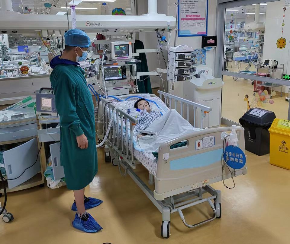 白玉县跨省救护车出租公司