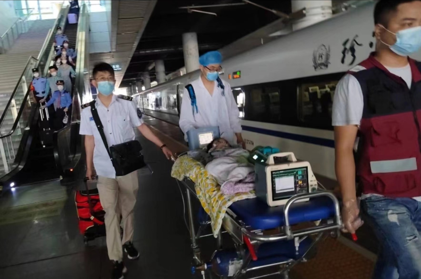 白玉县高铁转运公司